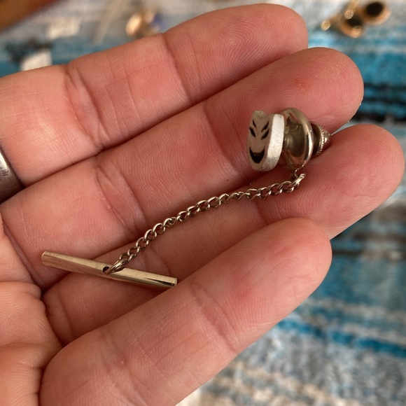 Silver Japanese mask tie pin - Picture 2 of 5